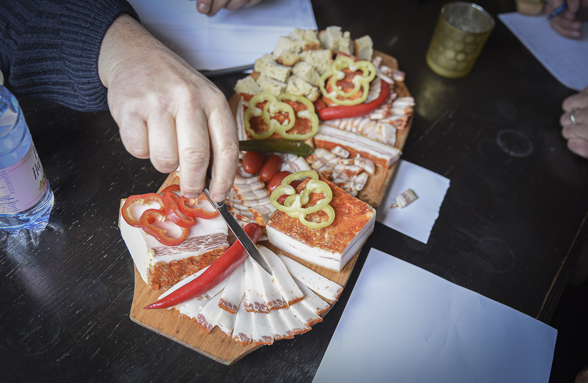 Szalonnamustrára készülnek Csíkban